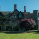 Image for article titled The Haunting Of Hill House turns a strange tale into a slick genre piece